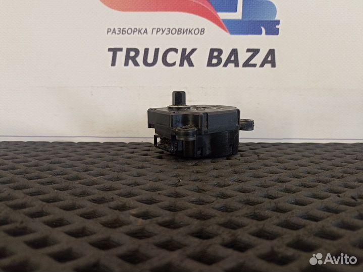 20443812 Моторчик заслонки отопителя