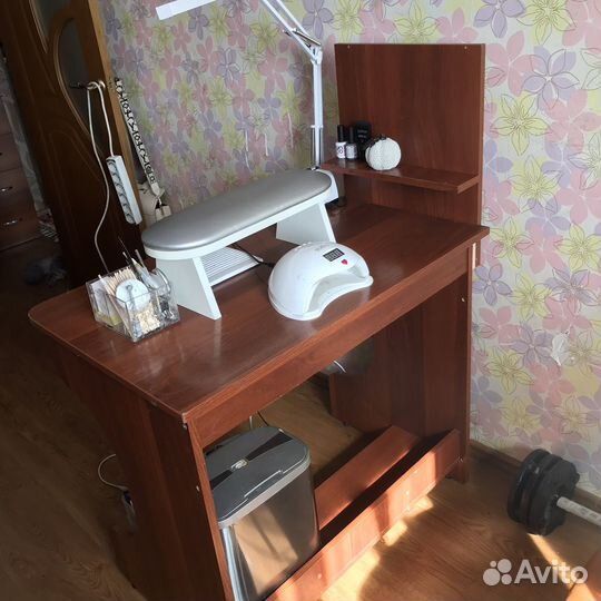 Стол для маникюра с вытяжкой
