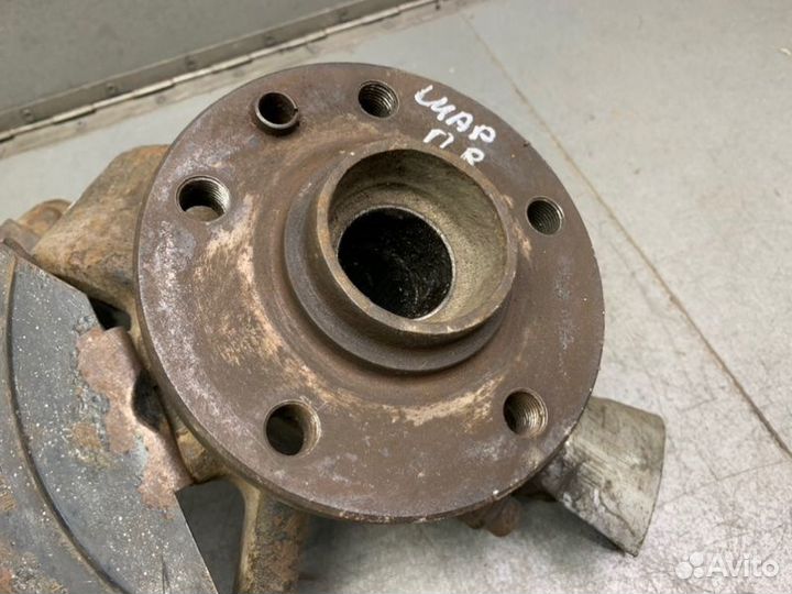 Поворотный кулак передний правый Volkswagen Sharan