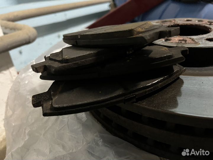 Тормозные диски и колодки на Hyundai SantaFe