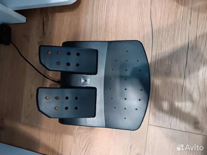 Руль игровой sven GC-W500 педали, вибро, скоба, ле