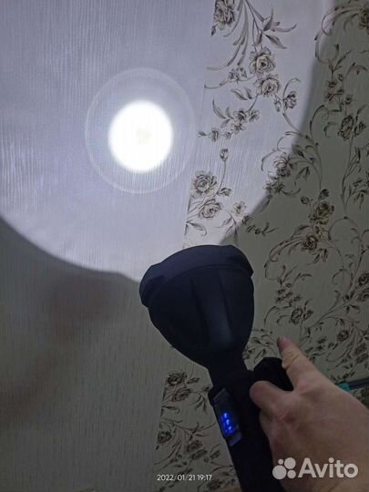 Мощный фонарик прожектор