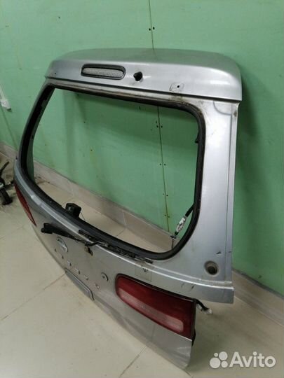 Крышка багажника задняя Nissan Liberty