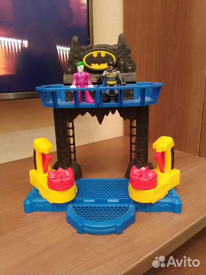 Игрушка база Бэтмена и Джокера