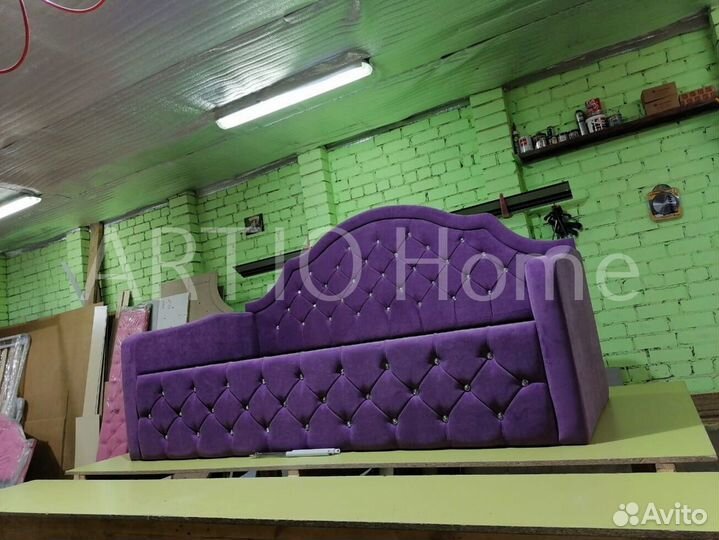 Детская кровать с мягкой спинкой