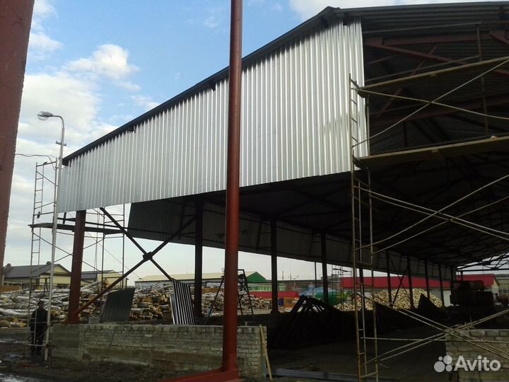 Плотник.кровилщик