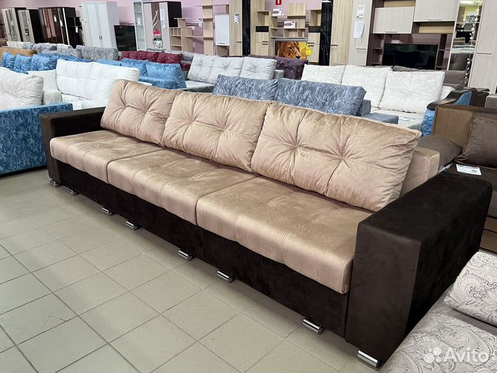 Диван вместительный