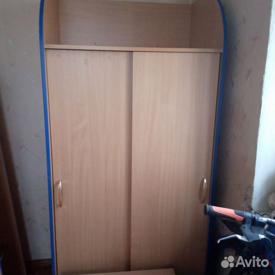 Двухъярусная кровать