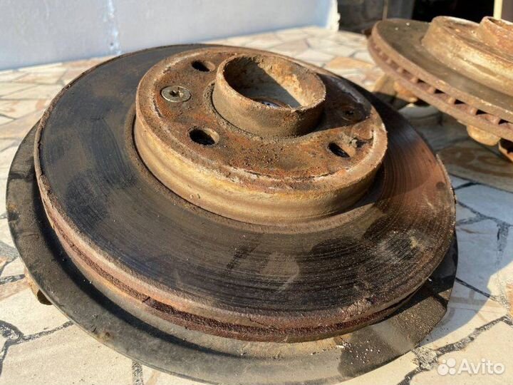 Кулак поворотный Renault Symbol седан 1.4 (K7J700)