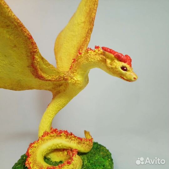 Фигурка жёлтый дракон из бархатного пластика