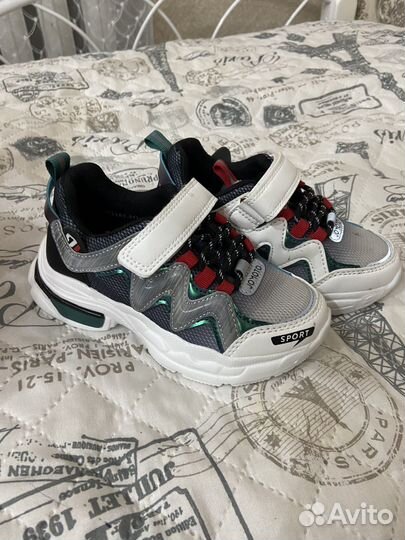 Продаю новые кроссовки 28 р