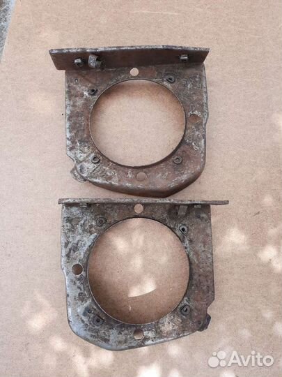 Рамки крепления фар Волга 2410