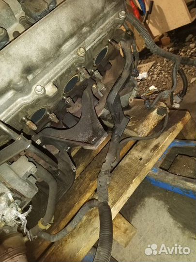 Двигатель Toyota Sequoia UCK45 2UZ-FE 2005