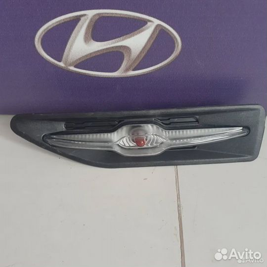 Повторитель поворота в крыло Kia Rio 2011-2017 лев