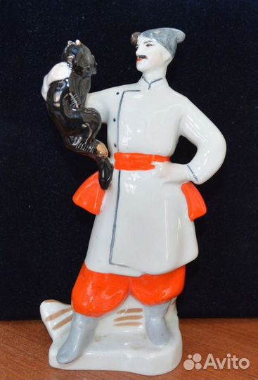 Фарфоровая статуэтка- Вакула и черт. Киев 1960