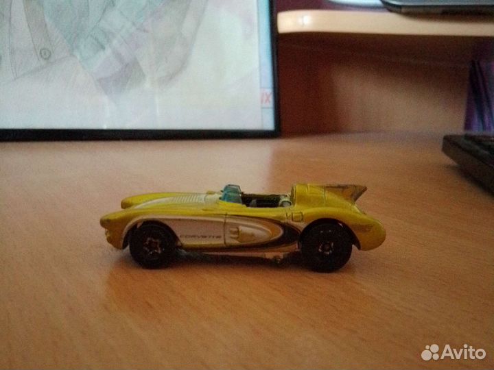 Машинка хотвилс коликционая
