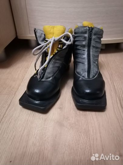 Лыжные ботинки размер 34