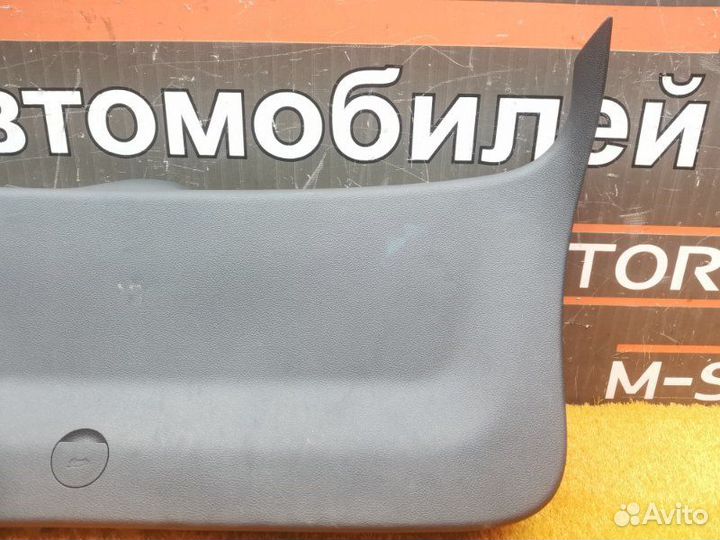 Обшивка двери багажника Volkswagen Golf 1K BLG