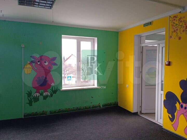 Помещение 179 м2 в спальном районе на Северной