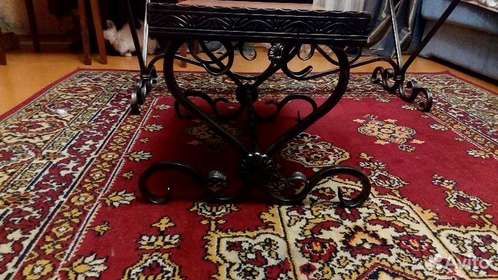 Столик и стул