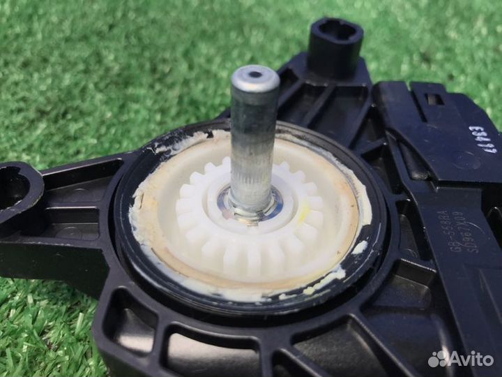 Моторчик стеклоподъемника задний правый Mercedes