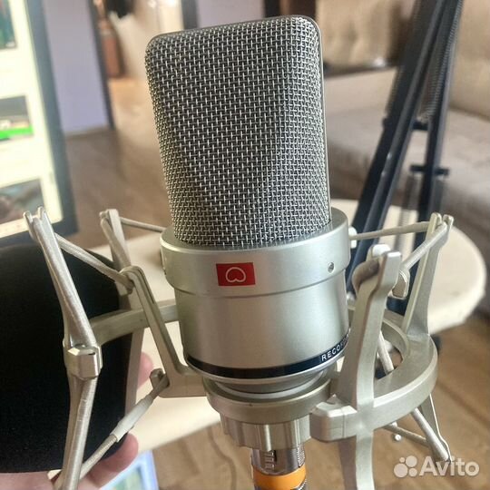 Студийный микрофон