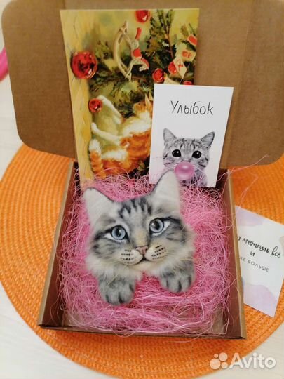 Брошь из натуральной шерсти