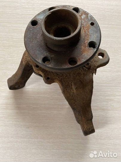 Кулак поворотный передний левый Opel Vectra