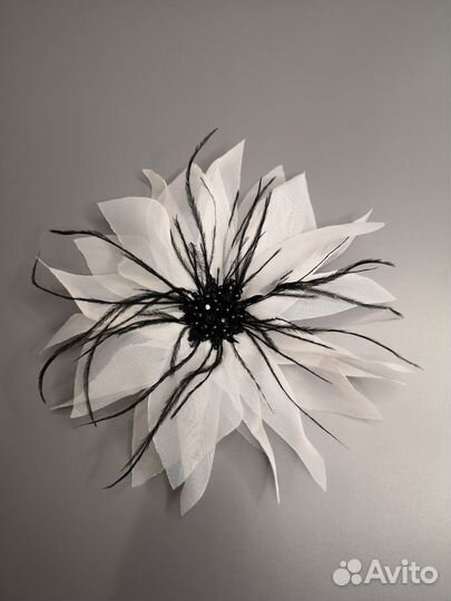 Брошь цветок из ткани белый