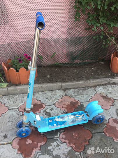 Самокат детский со светящимися колесами