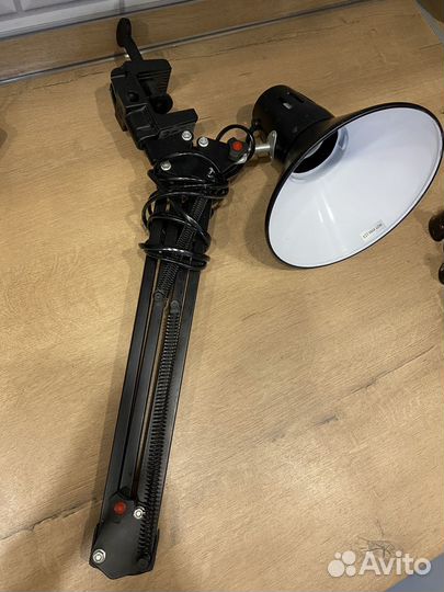 Лампа на струбцине