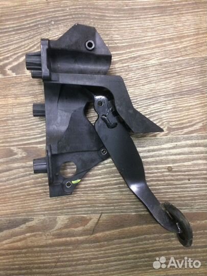 Педаль тормоза Renault Arkana, Duster 2