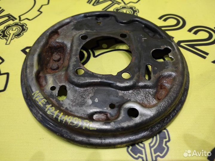 Щиток тормозного механизма задний левый Toyota