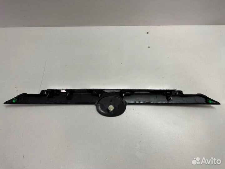 Молдинг багажника задний Toyota Camry V55