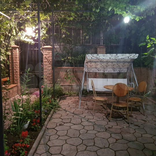 Комната 15 м² в 9-к., 1/4 эт.