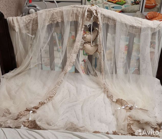 Бортики в кроватку с балдахином