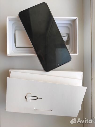 Xiaomi Mi 9 SE, 6/128 ГБ