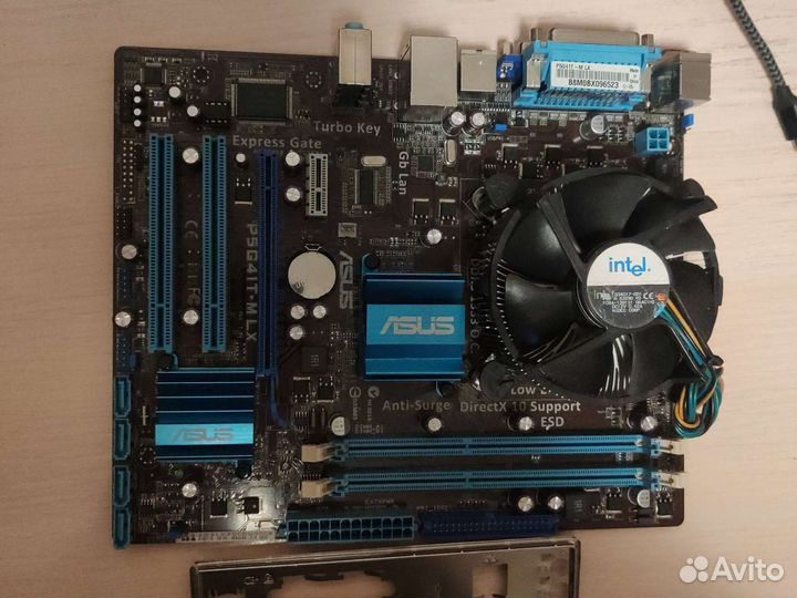 Материнская плата с процессором и памятью