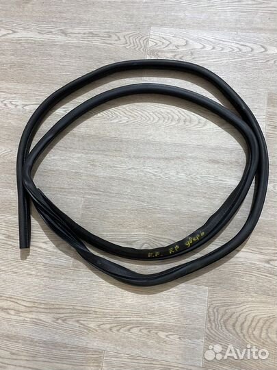Уплотнительная резинка двери Ford Fusion 2002-2012