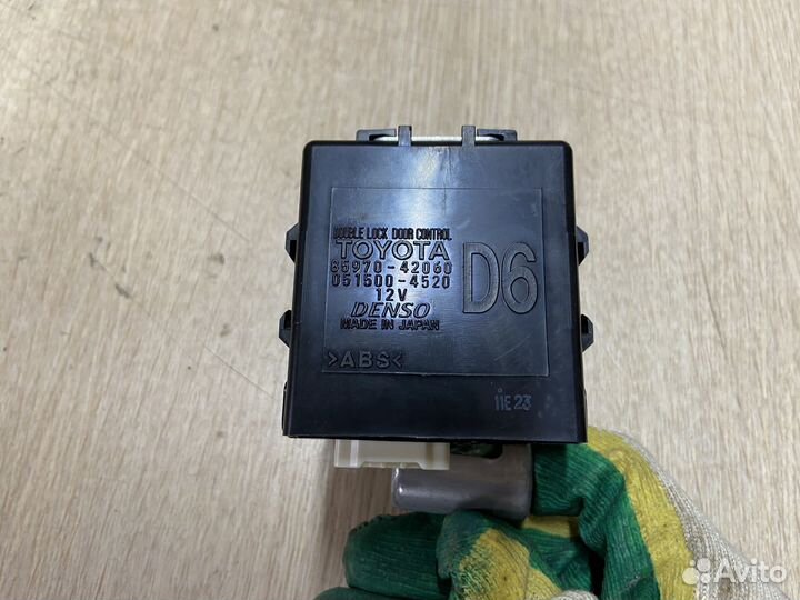 Блок управления дверьми Toyota RAV4 XA50