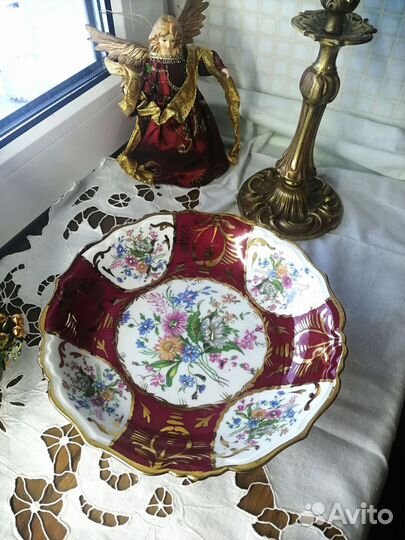 Ваза для фруктов на ножке