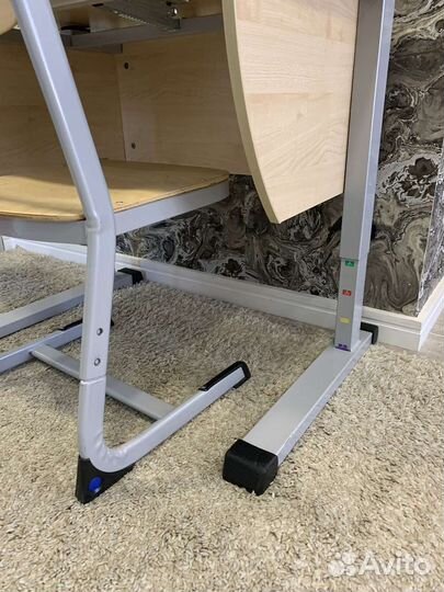 Детский письменный стол и стул