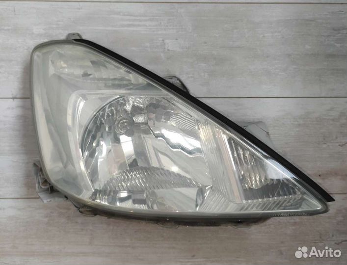 Оригинальные передние фары на Тойота Allion 240