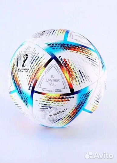 Профессиональный футбольный мяч