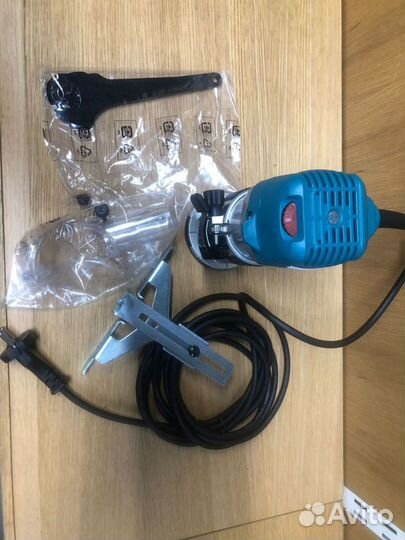 Фрезер кромочный Makita RT0702C новый