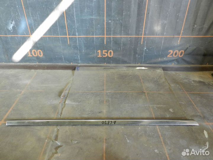 Накладка стекла переднего - Mercedes-Benz X156