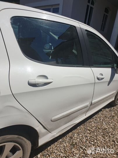 Дверь задняя правая на peugeot 308
