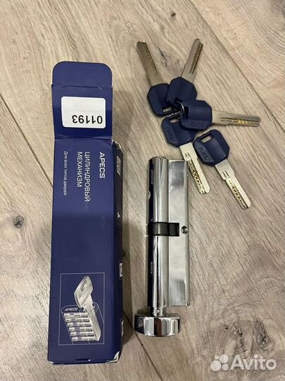 Замок дверной