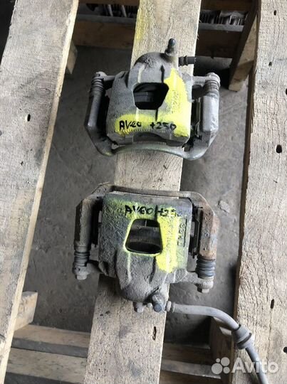 Суппорт передний Chevrolet Aveo t250