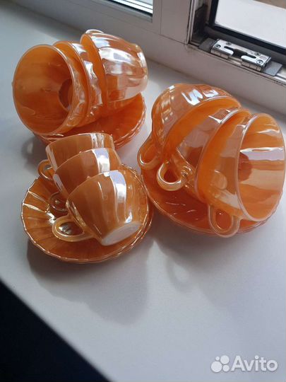 Чайные и кофейные чашки с блюдцами